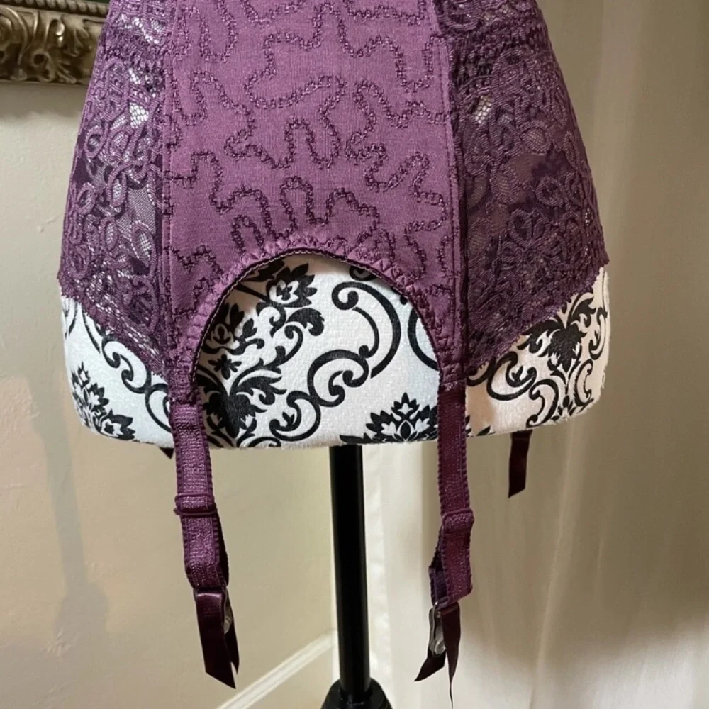 🌺Felina purple garter belt - Picture 3 of 3